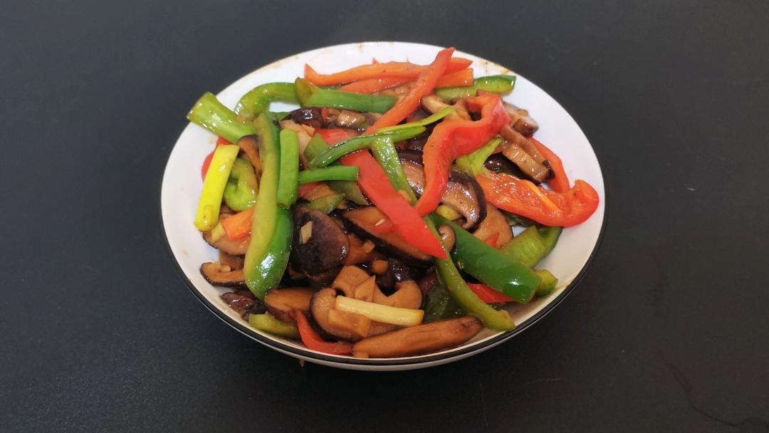 耗油青椒炒香菇