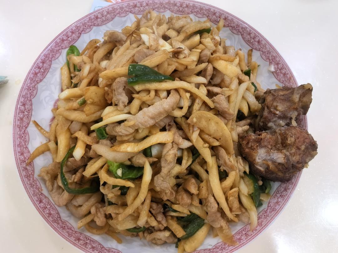 茭白这样做百吃不厌，茭白炒肉