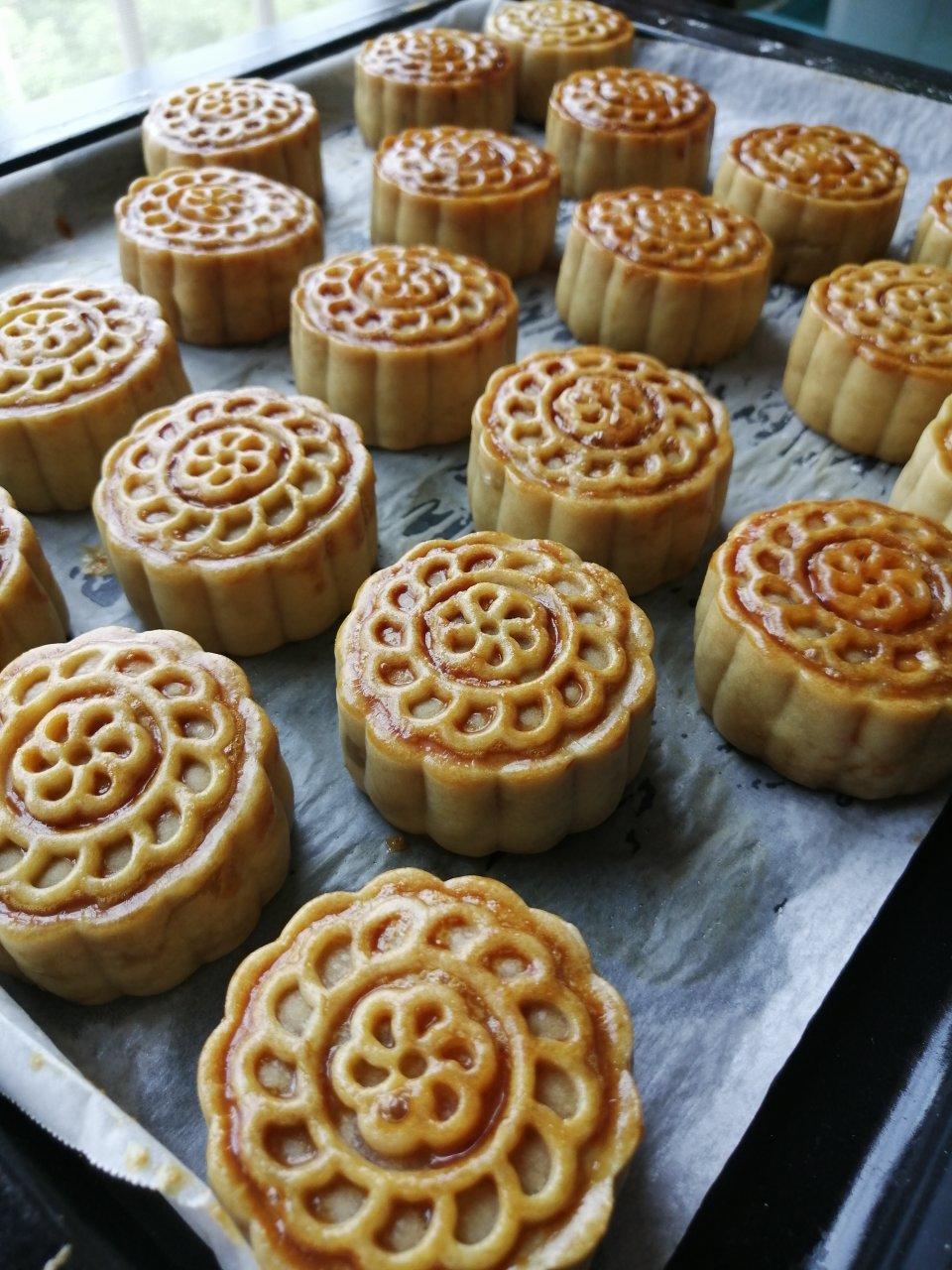 广式月饼——蛋黄莲蓉月饼