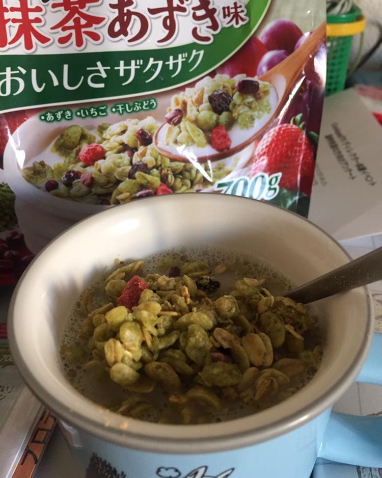 breakfast水果calbee麥片牛奶