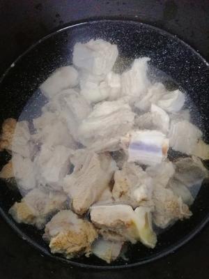 宝宝爱吃的玉米土豆排骨汤（电饭锅版，不需要煎炒排骨）的做法 步骤6