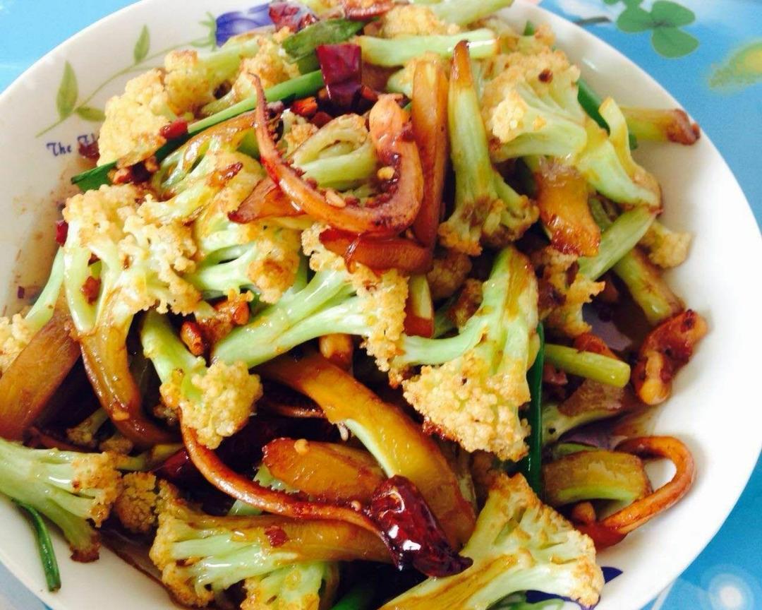 鱿鱼炒花菜的做法