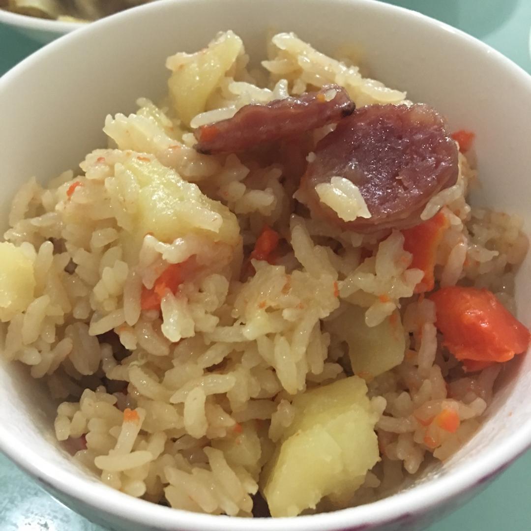 香菇腊肠土豆焖饭