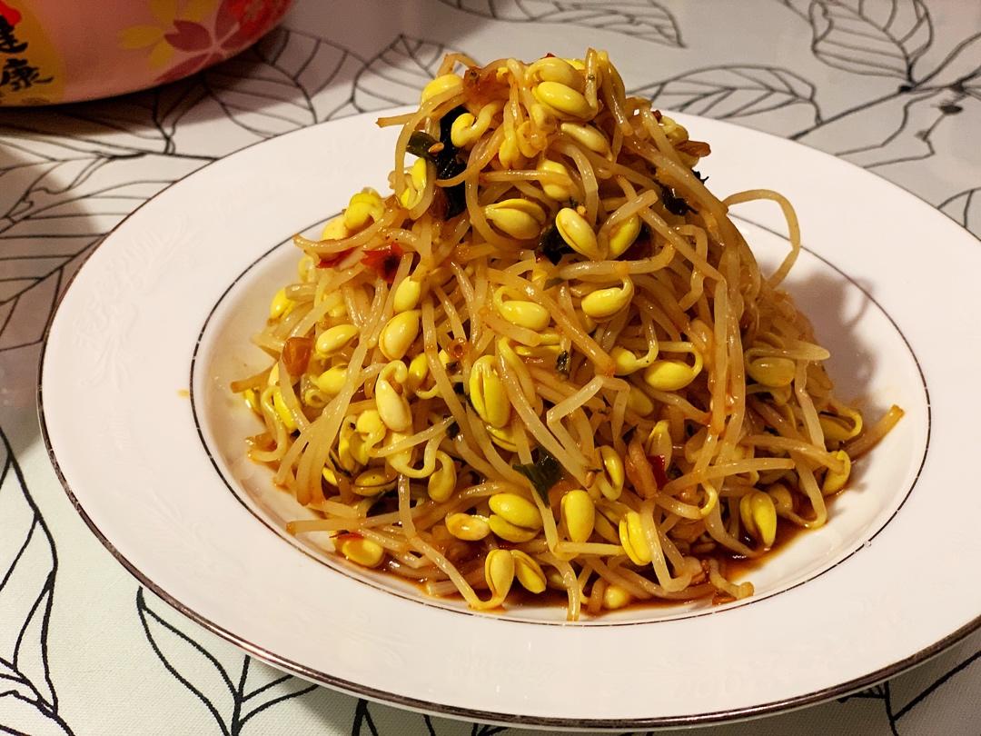 语棽俱来做的超级下饭的韩式拌豆芽