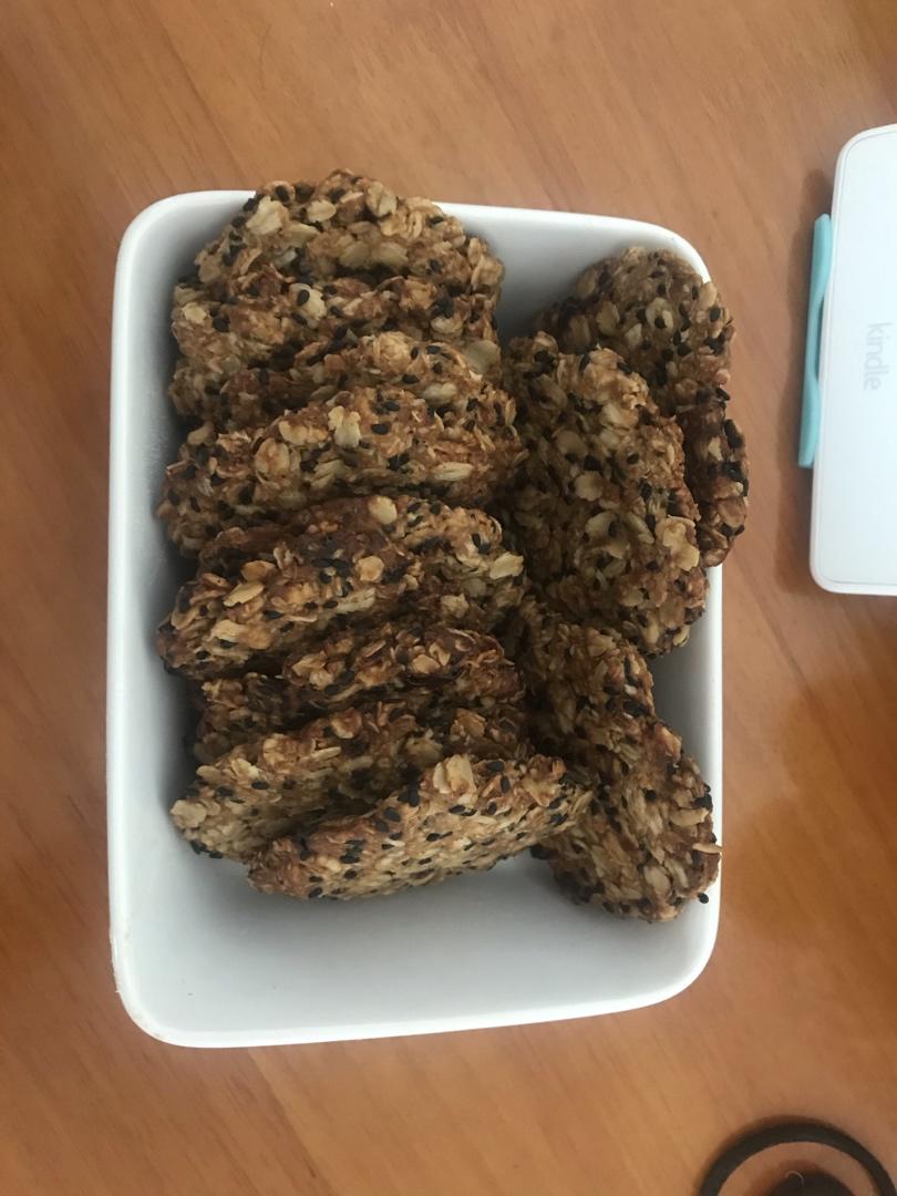 素食:有机燕麦芝麻大饼干