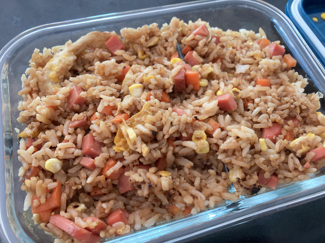 玉米胡萝卜火腿鸡蛋炒饭