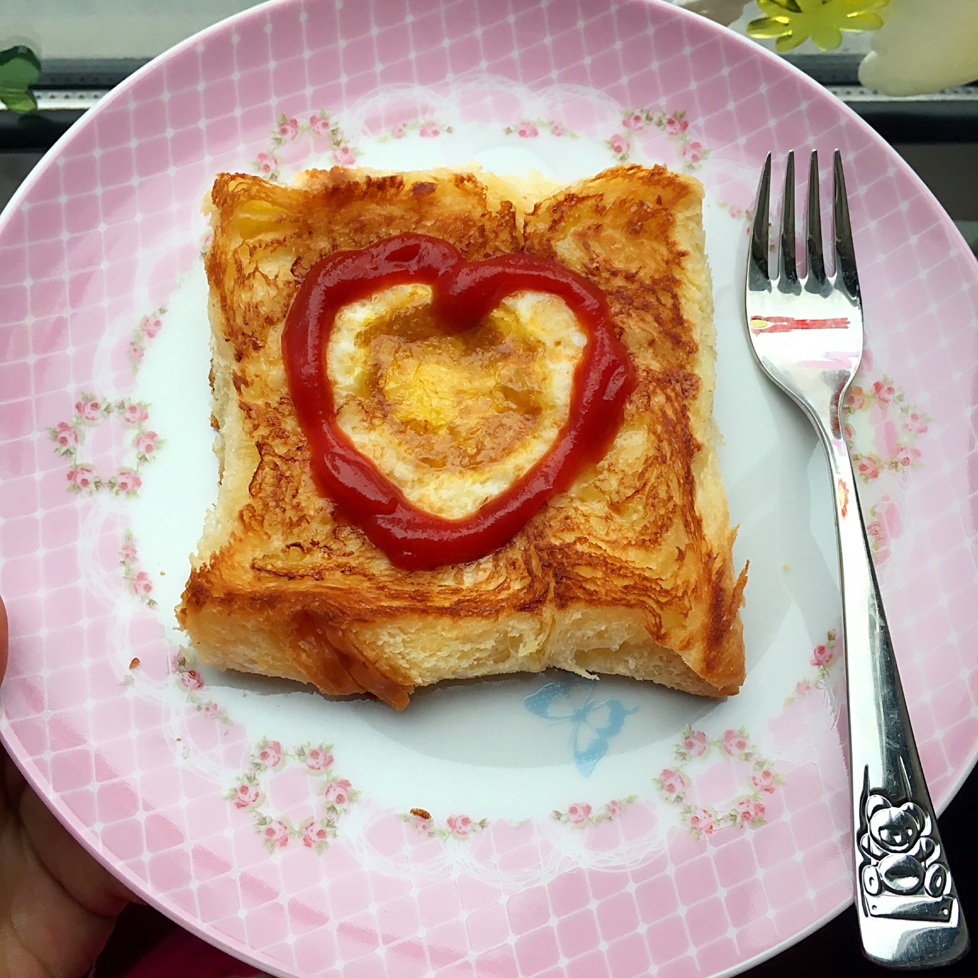 早餐：爱心煎蛋吐司