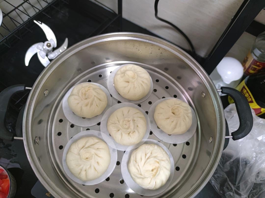 松软多汁的肉包子