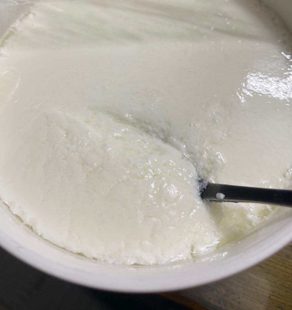 自制酸奶，没有酸奶机，也没有乳酸菌粉，也做成了老酸奶……不过家里得有个带发酵功能的烤箱才行……