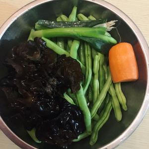 芸豆木耳鲜肉水饺的做法 步骤1