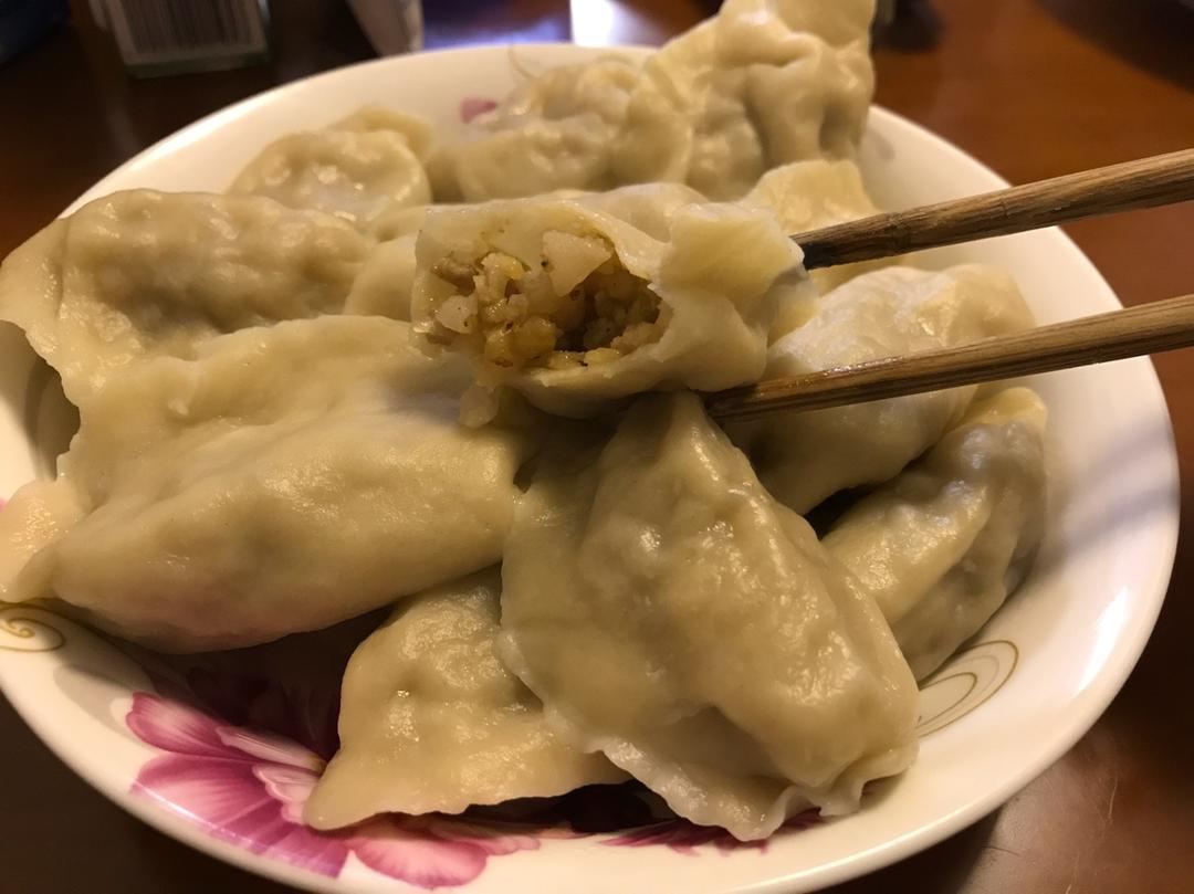 lovedora做的酸菜饺子