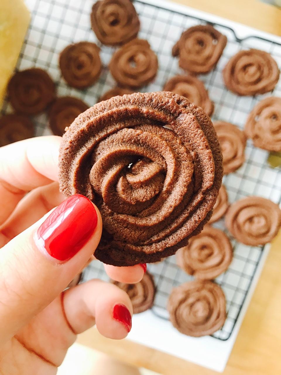 挤花毫无压力的巧克力曲奇