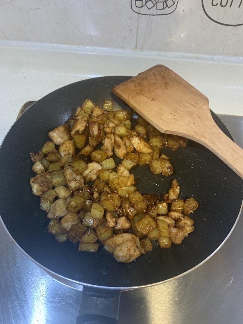 一道怎么做都好吃的干煎土豆鸡丁（红烧，咖喱，椒盐，孜然）