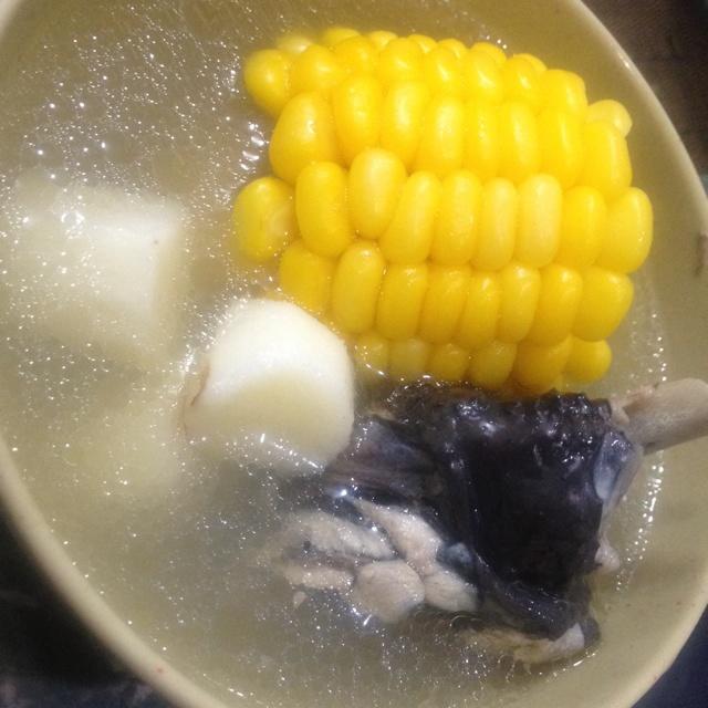 乌鸡玉米汤的做法
