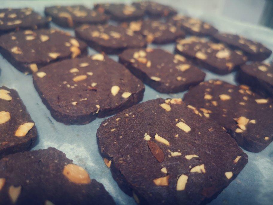 巧克力控必做👉一口酥脆的杏仁巧克力曲奇🍪