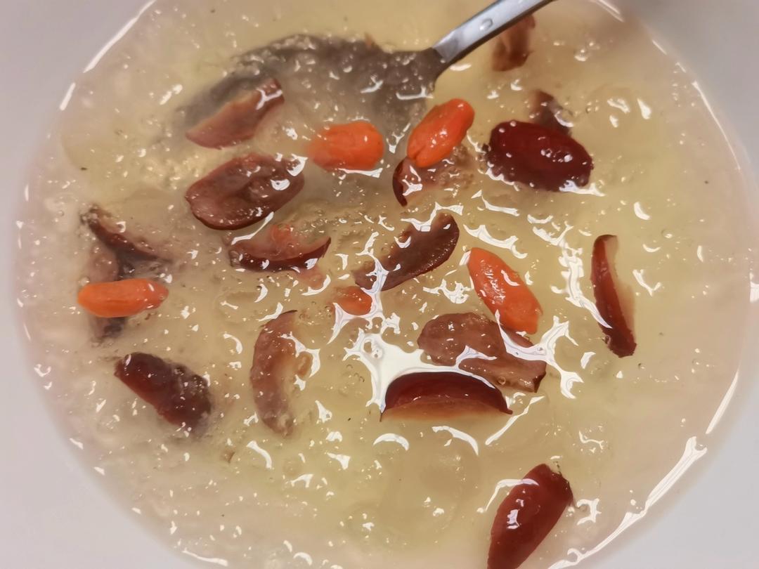 桃胶皂角米雪燕羹