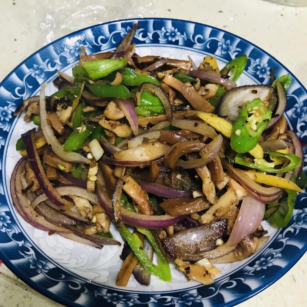 洋葱青椒炒墨鱼干