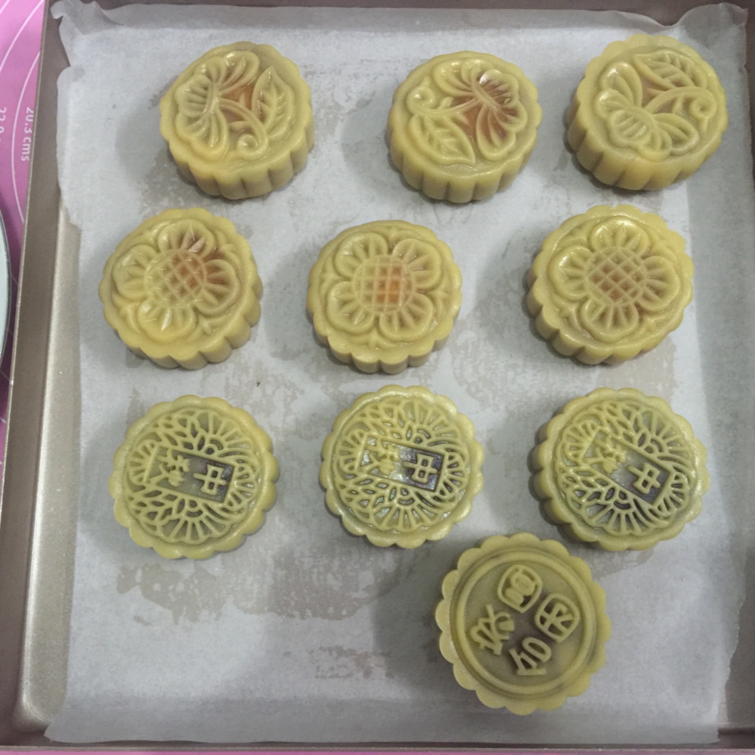 广式月饼－－蛋黄豆沙月饼