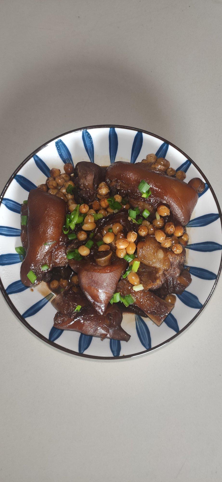 流口水的黄豆炖猪蹄