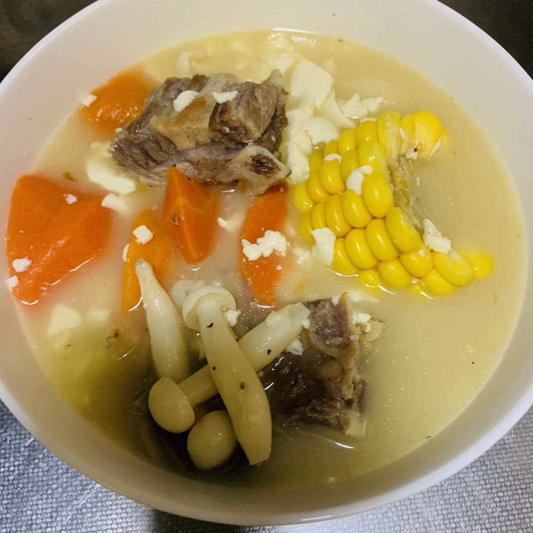 厨师长教你：“玉米排骨汤”的家常做法，营养又美味，先收藏了