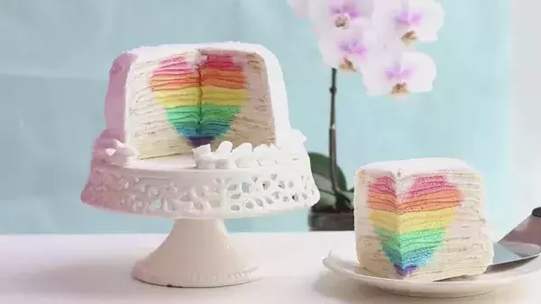 低调奢华有内涵的彩虹心形千层蛋糕的做法