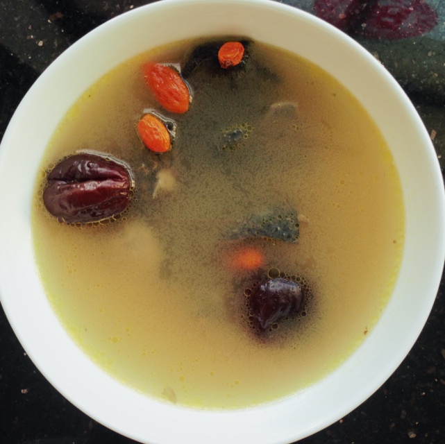 枸杞红枣乌鸡汤