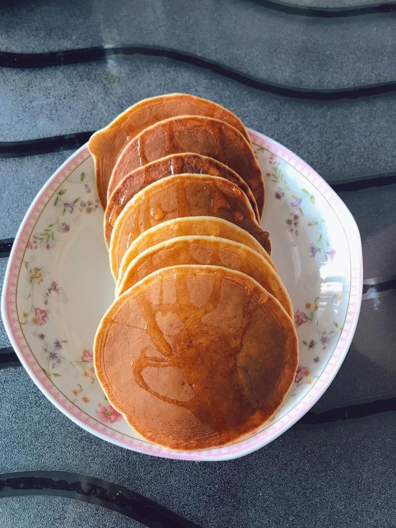 【减脂早餐】无油香蕉松饼（超简单）