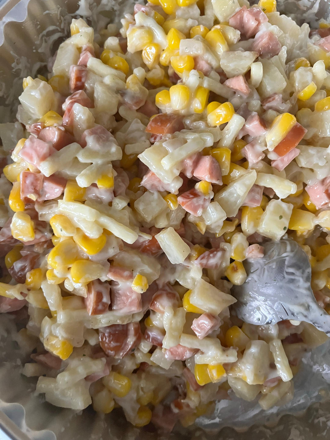 咸香口味的熔岩火腿玉米芝士面包