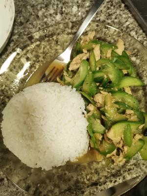 一人食快手菜：青瓜鸡柳饭的做法 步骤10