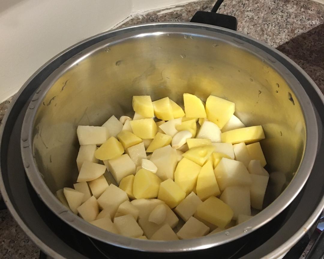 蒜香马铃薯泥的做法步骤图 怎么做好吃 小陈chef 下厨房