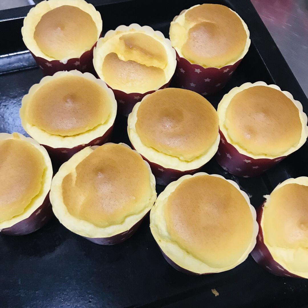 纸杯蛋糕（正好六连杯的量）