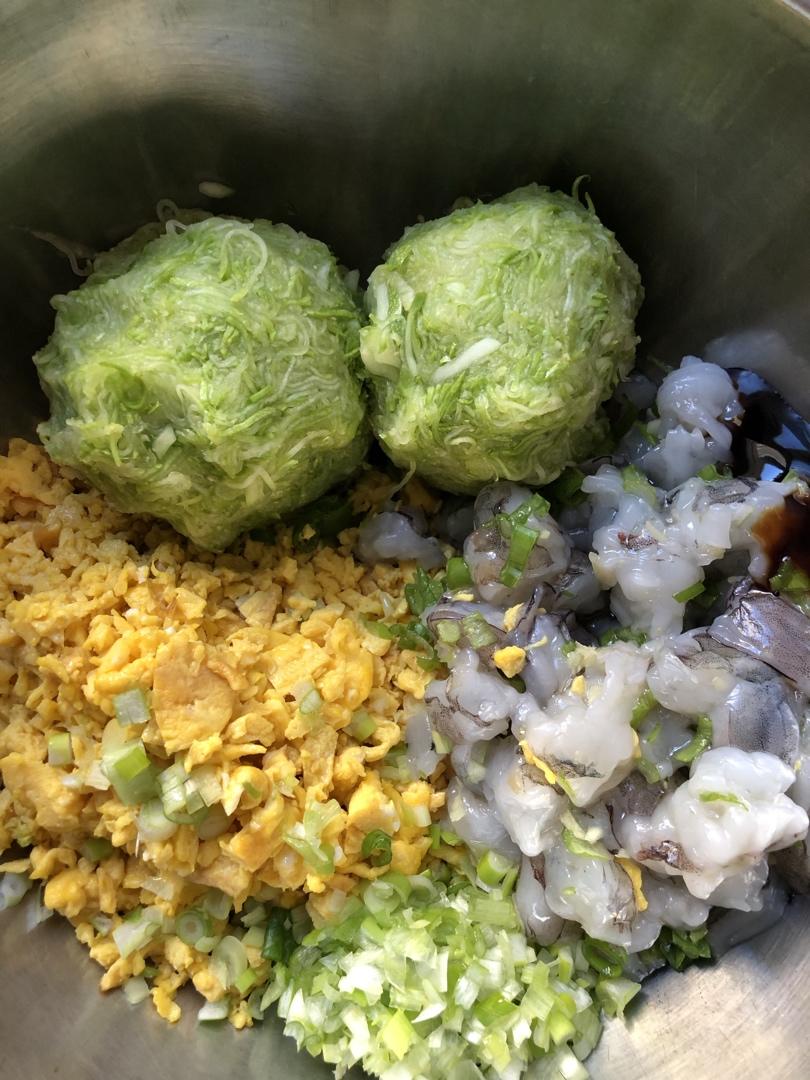 西葫芦鸡蛋虾仁三鲜饺子