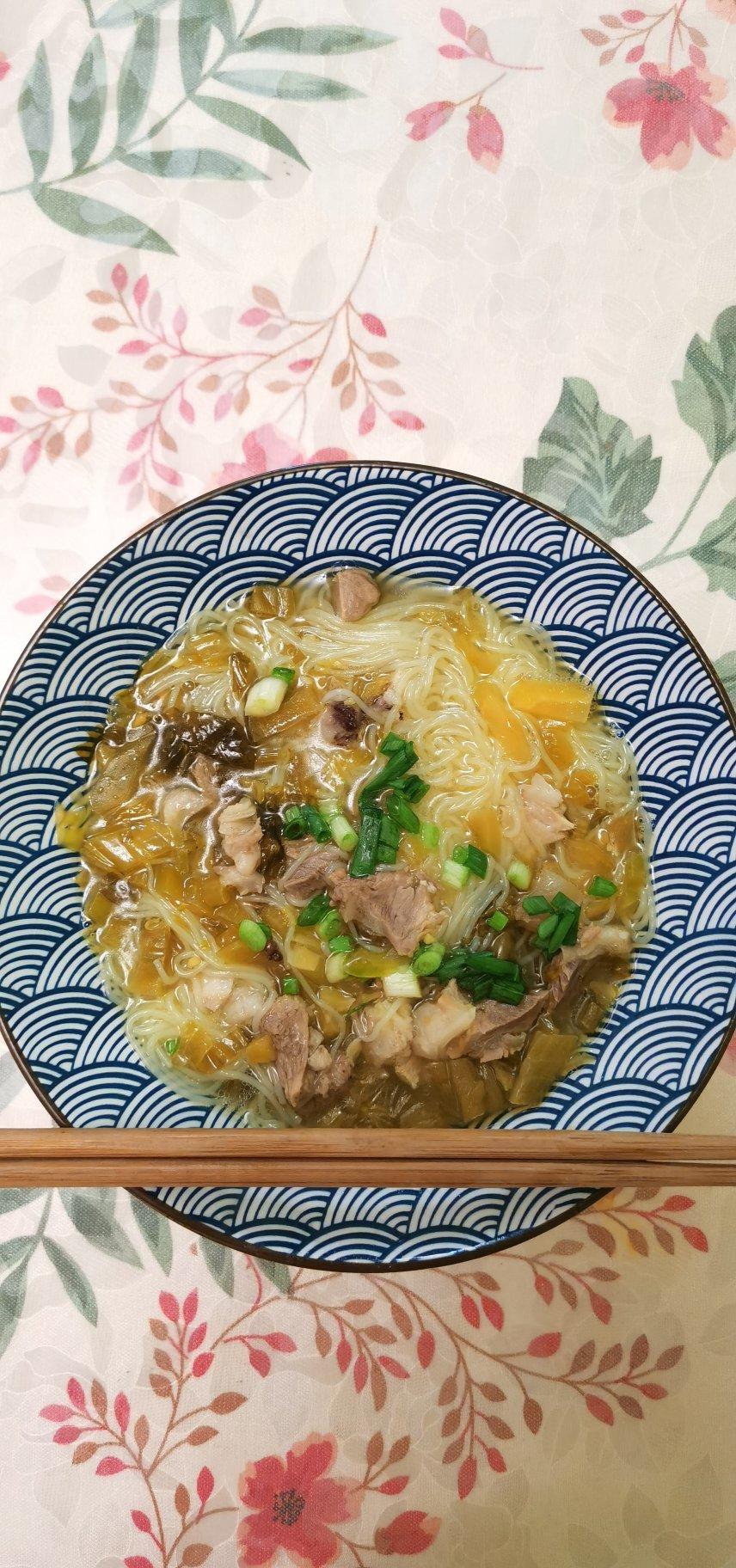 酸菜肉丝米线