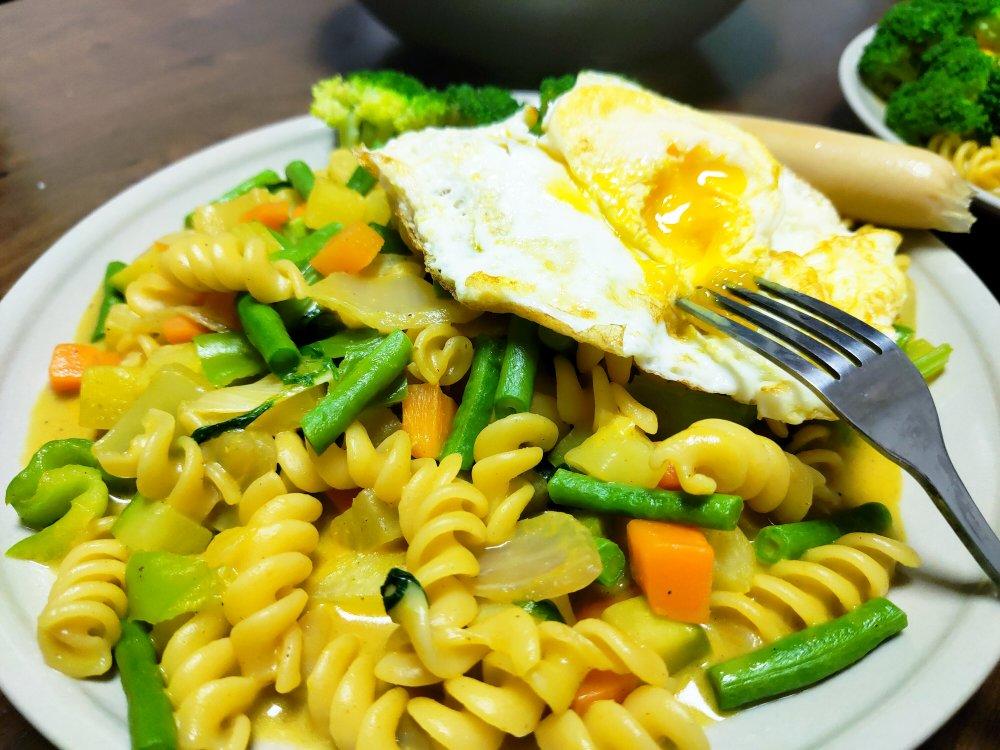 咖喱牛奶螺旋意面