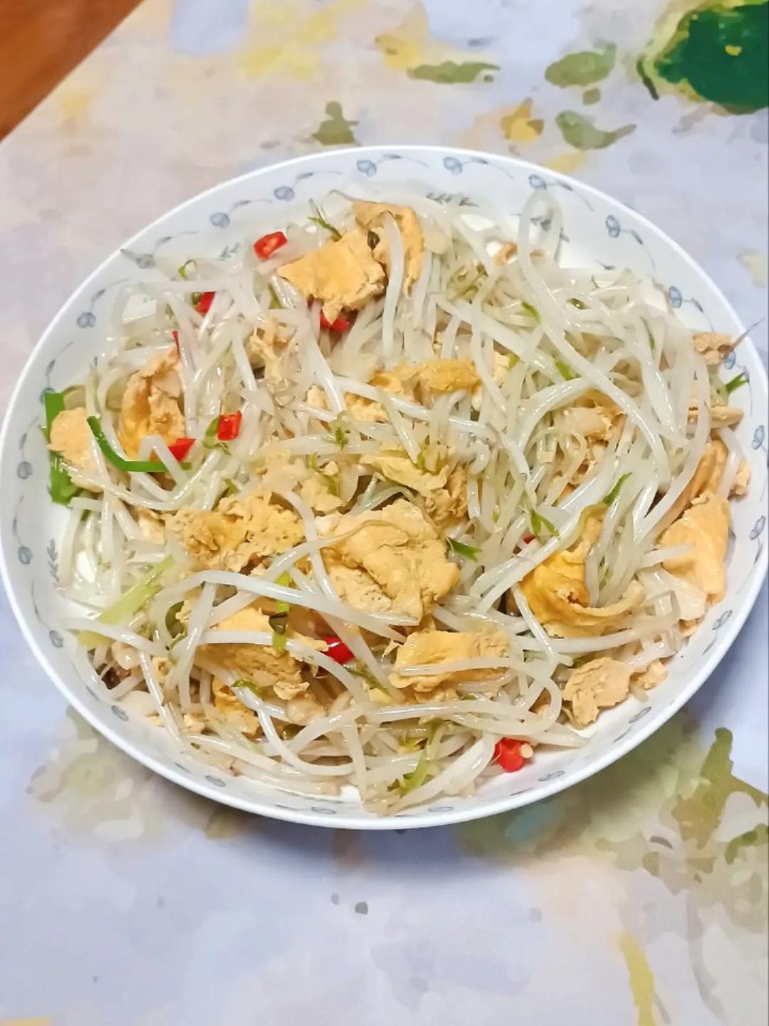 到今天才知道，豆芽竟然可以炒鸡蛋