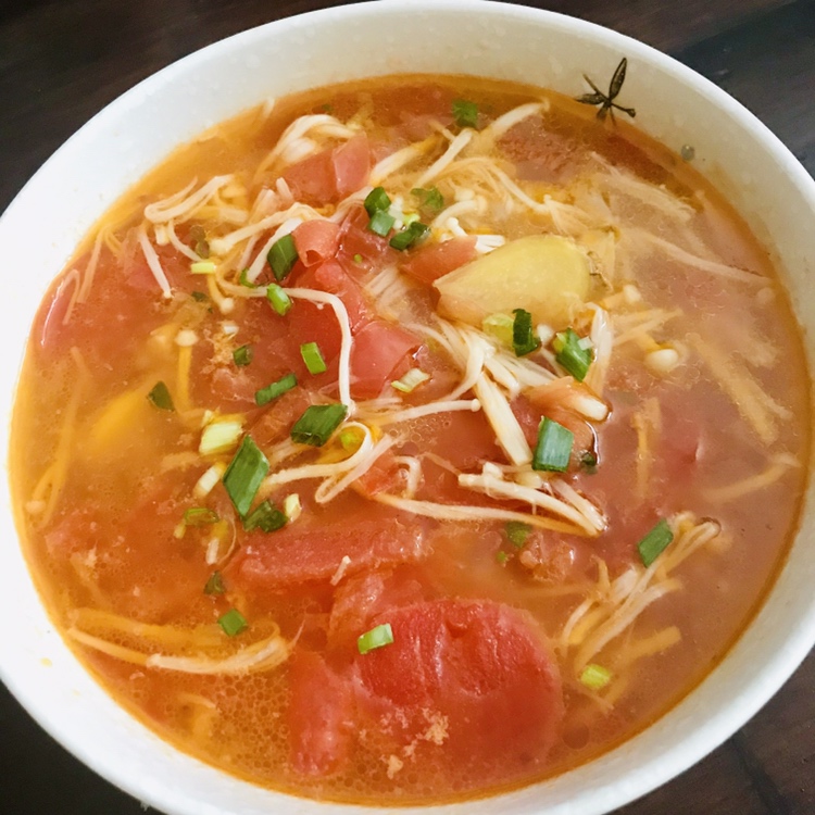 西红柿金针菇汤，超级鲜的做法