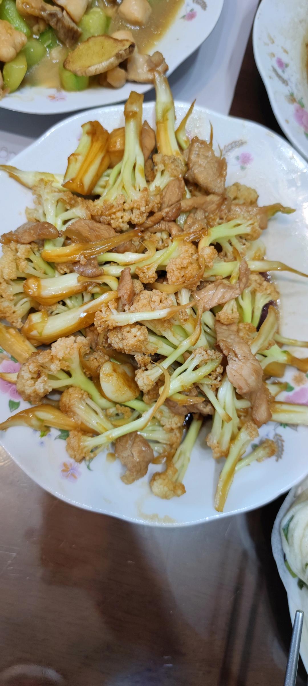 每次下馆子必点的脆脆的干锅花菜🙋