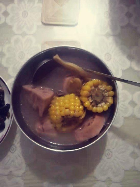 莲藕玉米排骨汤