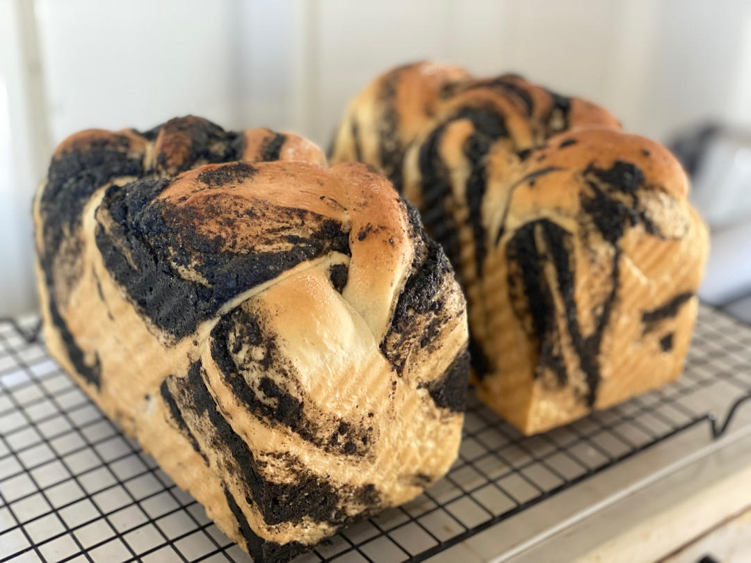 料多多系列--黑芝麻奶酥小吐司