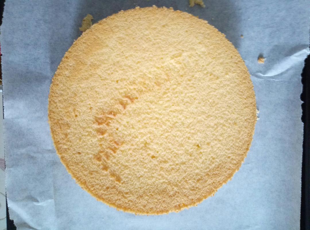 嫩嫩的戚风蛋糕胚