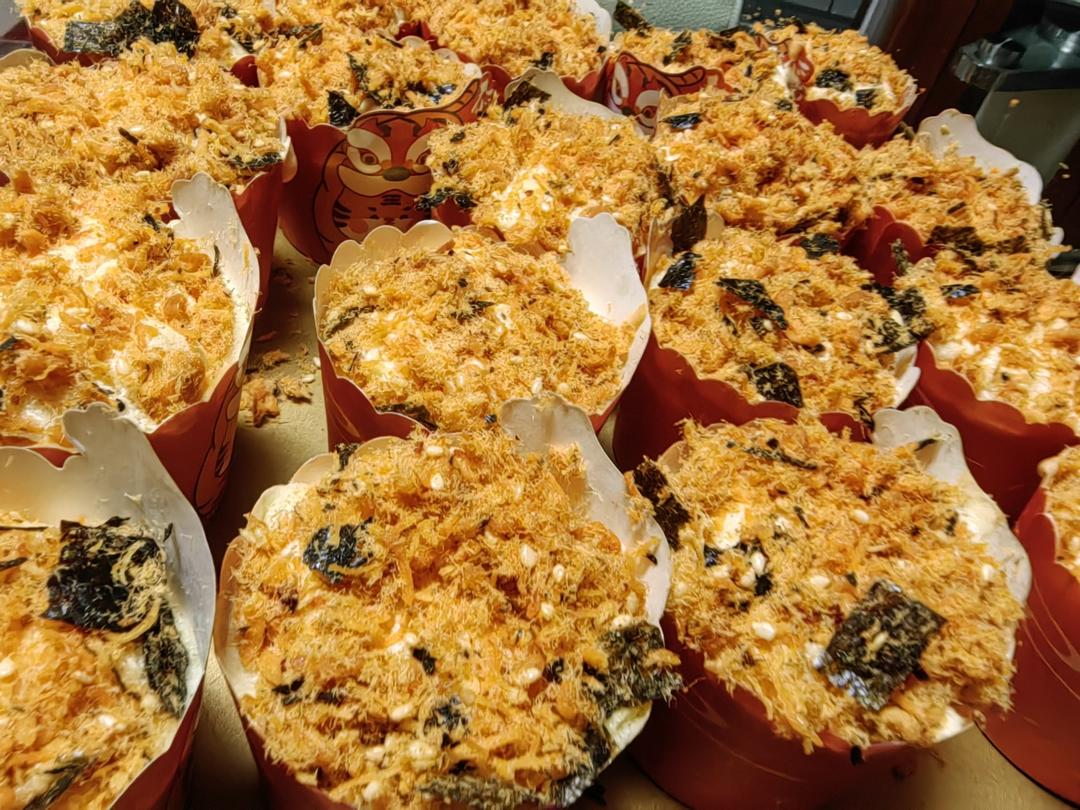 松软细腻，口感十足的海苔肉松纸杯蛋糕