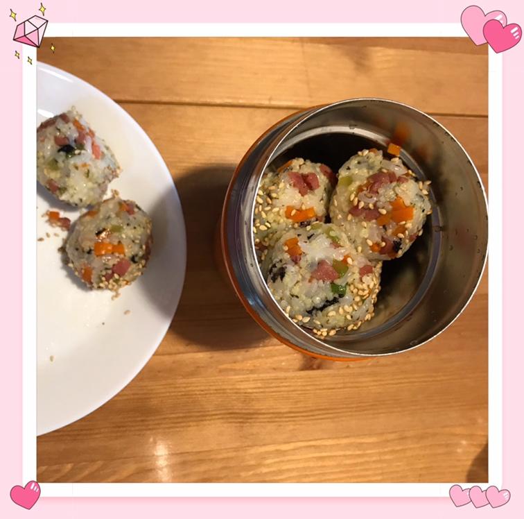 小盆友超爱的肉松饭团子