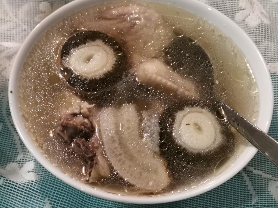 人间至味是清欢～～野生菌季节吃竹荪蛋炖鸡汤