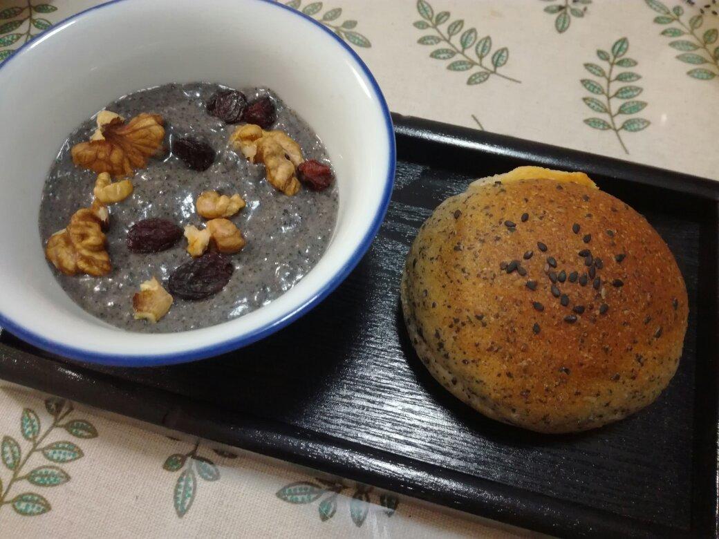 双倍黑芝麻餐包