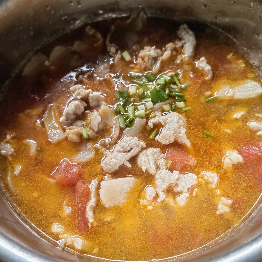 酸爽开胃的番茄肉片汤！大人小孩都爱吃！