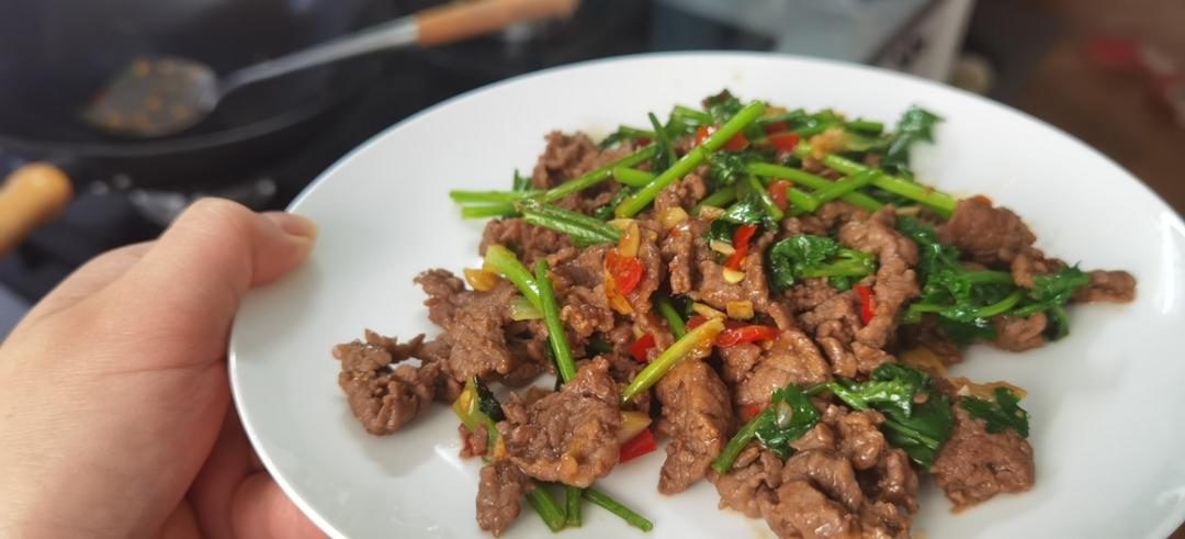 〈小炒黄牛肉〉，这个太好吃了。欣小厨 😉