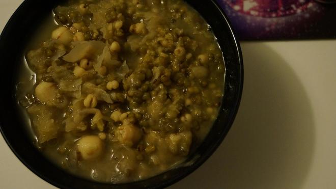 留学伦敦也要吃中餐·绿豆薏米银耳莲子羹的做法