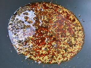 清脆滑爽的凉拌虫草花（用料十足）自制辣椒油的做法 步骤3