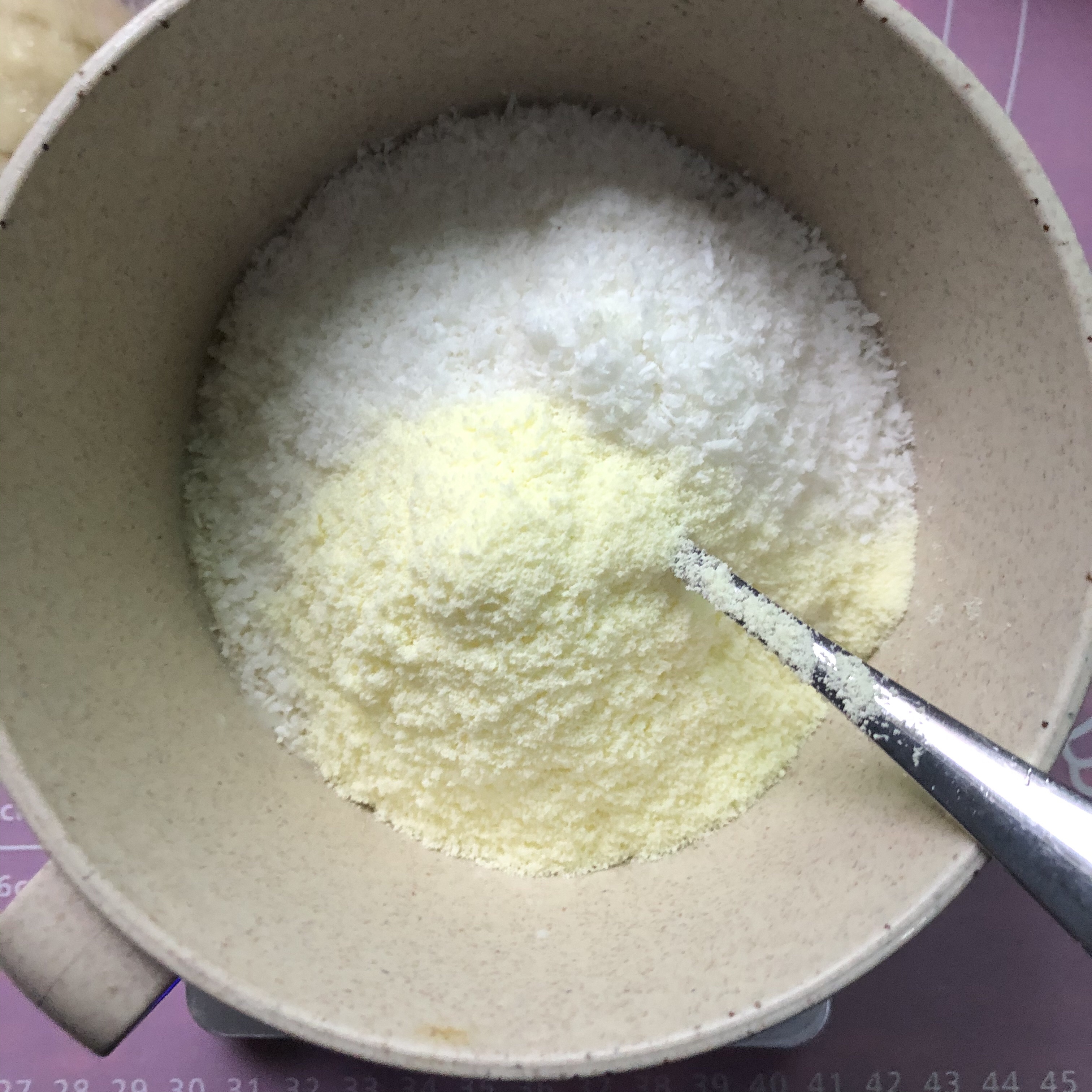 奶香味十足的椰蓉面包的做法 步骤6