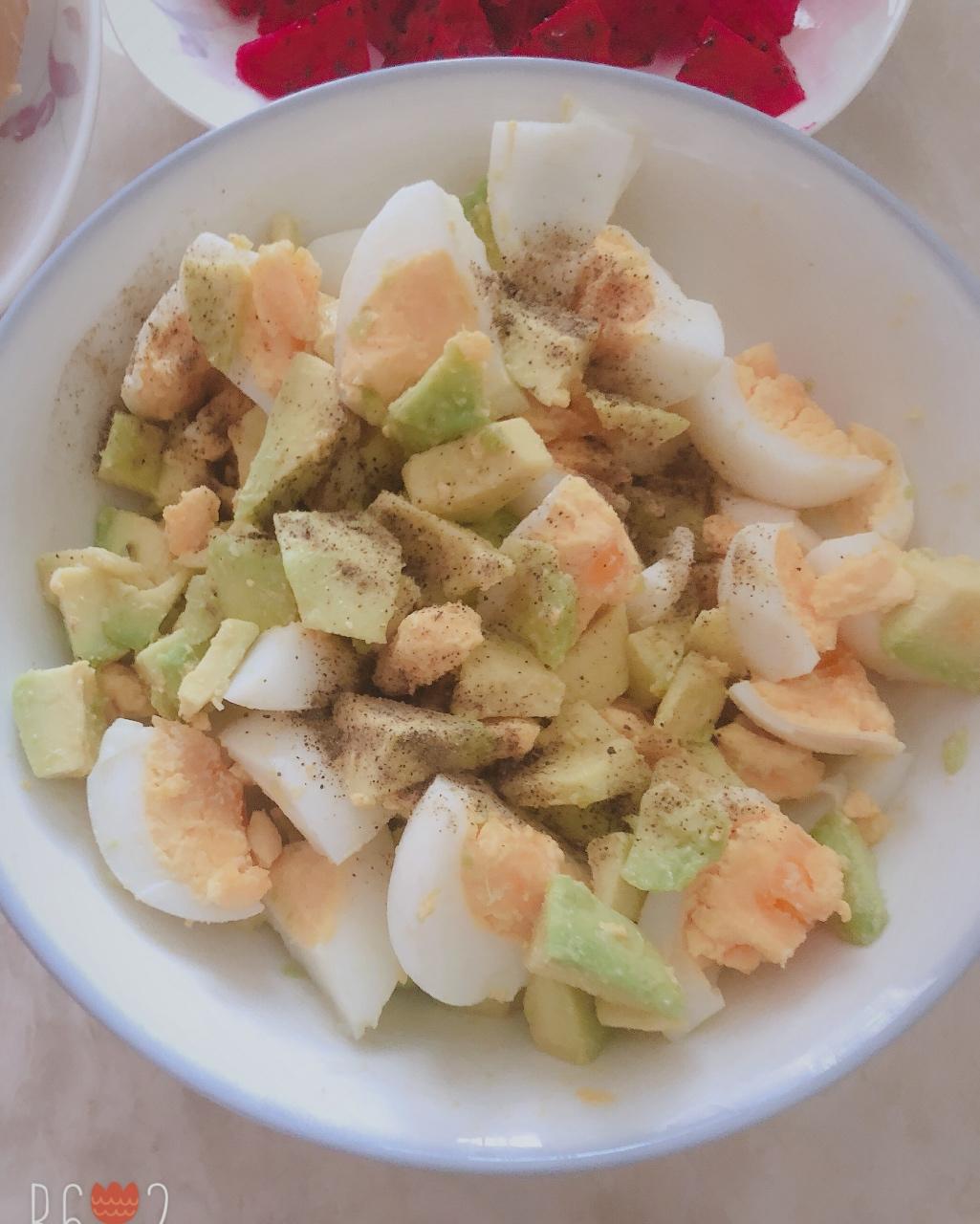 早餐之牛油果鸡蛋沙拉